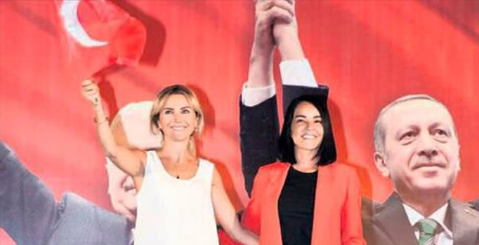 Ece Erken ile Bengü demokrasi nöbetinde barıştı