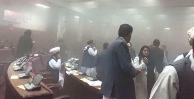 Afganistan'da parlamentoya bombalı saldırı