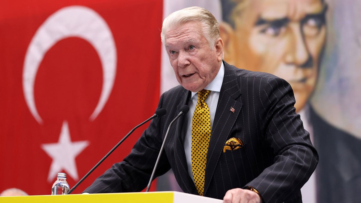 Uğur Dündar önce istifa etti sonra geri döndü