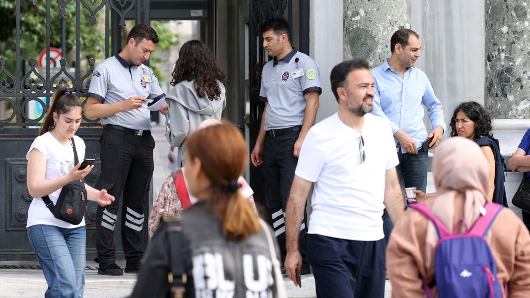 2,5 milyon öğrenci ter döktü: YKS'de ikinci oturum AYT sona erdi