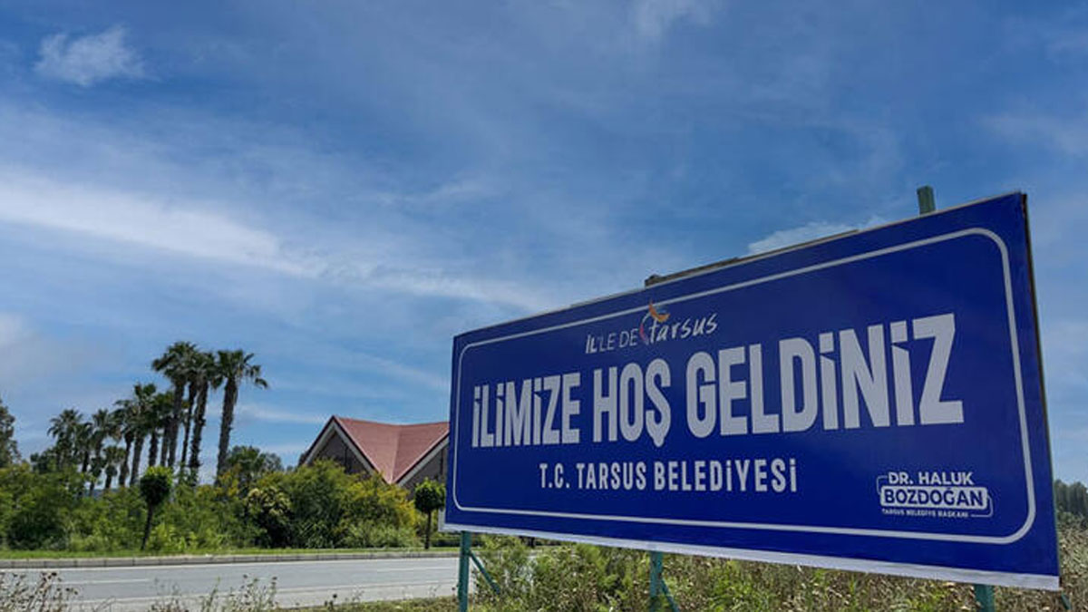 AK Parti çalışmalara başlamıştı: O ilçede 'İlimize hoş geldiniz' tabelaları asıldı