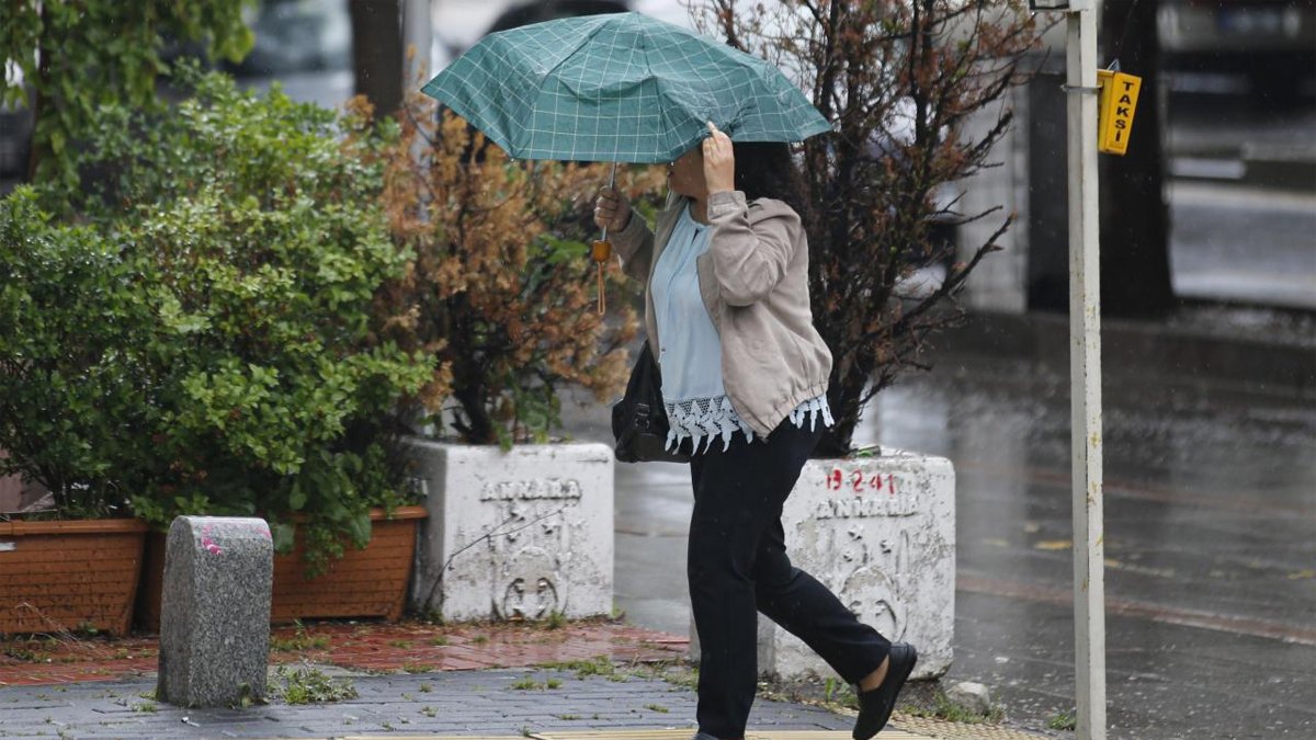 Kuvvetli yağış sürecek: Meteoroloji'den 13 kente 'sel' uyarısı