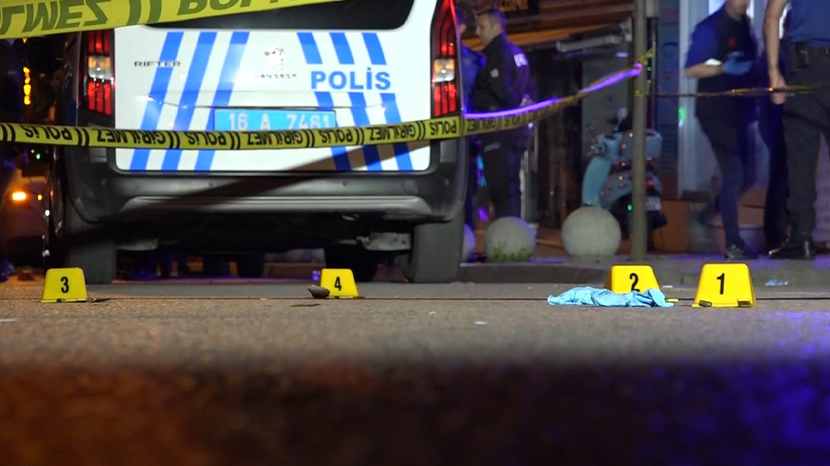 Bursa'da gecenin sessizliğini silah sesleri bozdu: Kulüp işletmecisi yolda yürürken saldırıya uğradı