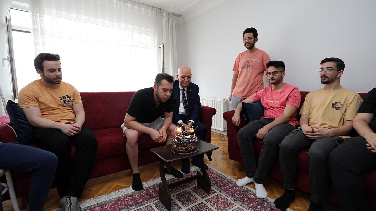 Başkan Yaşar’dan Rasim’e doğum günü sürprizi