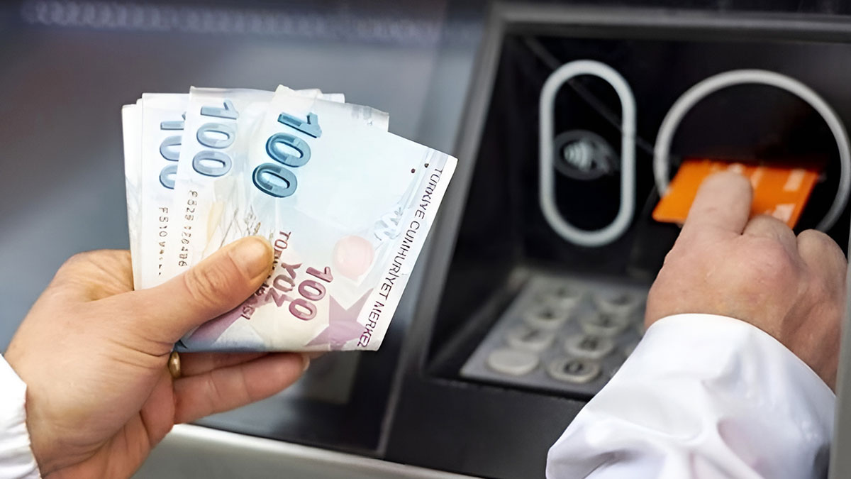 Asgari ücretlilerin zamlı maaşı bu tarihte hesaplarda! 11 bin 402 TL banka hesaplarına yatırılıyor