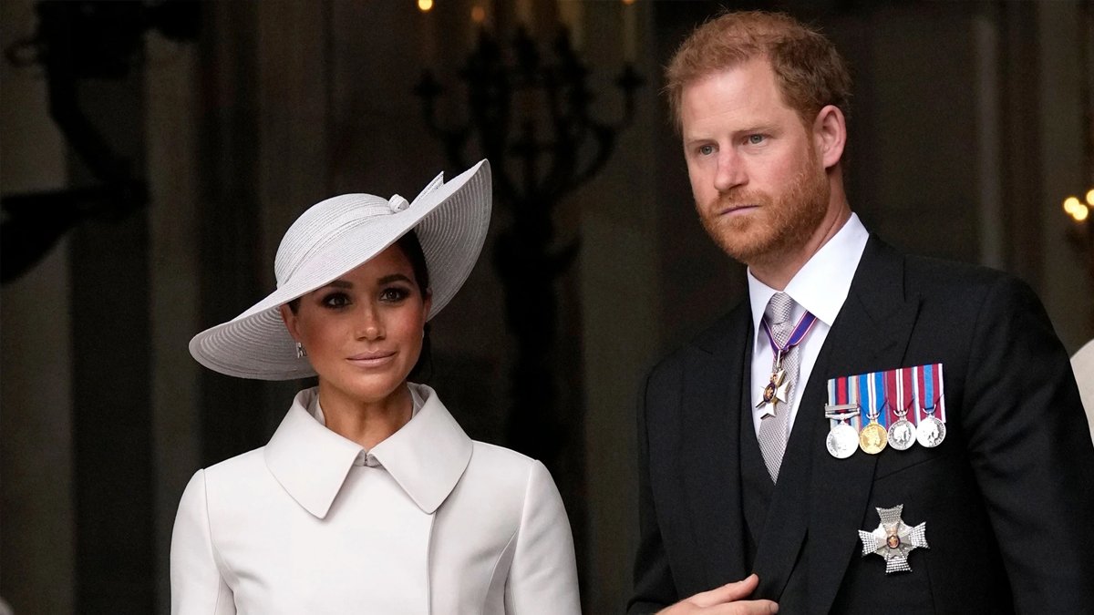 Prens Harry ve eşi Meghan Markle soyadlarını değiştiriyor