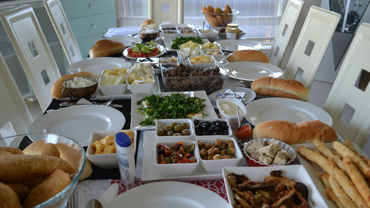 Kurban Bayramı sabahı sofrada et yemeyin! Uzmanı anlattı, bakın neden...