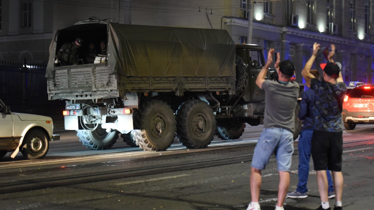 24 saatlik başkaldırı Moskova’ya 200 kilometre kala sonlandı: Rusya’da hayat normale dönüyor