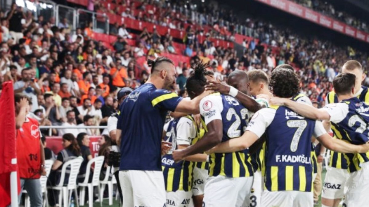 Futbol dünyasını sallayacak hamle! Resmen teklif geldi: Türk bir hoca...