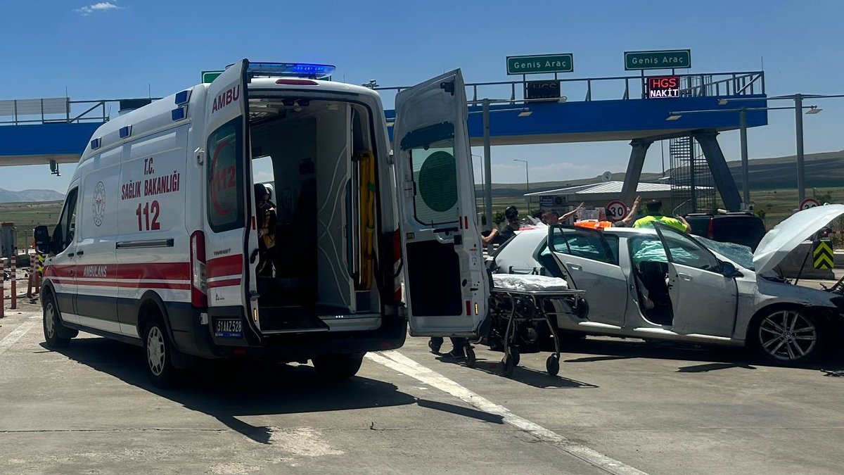 Niğde gişelerinde feci kaza: Yaralılar  var