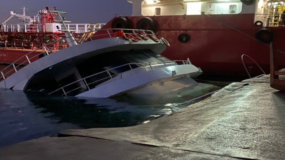 Korku dolu dakikalar: Yenikapı'da tur teknesi battı