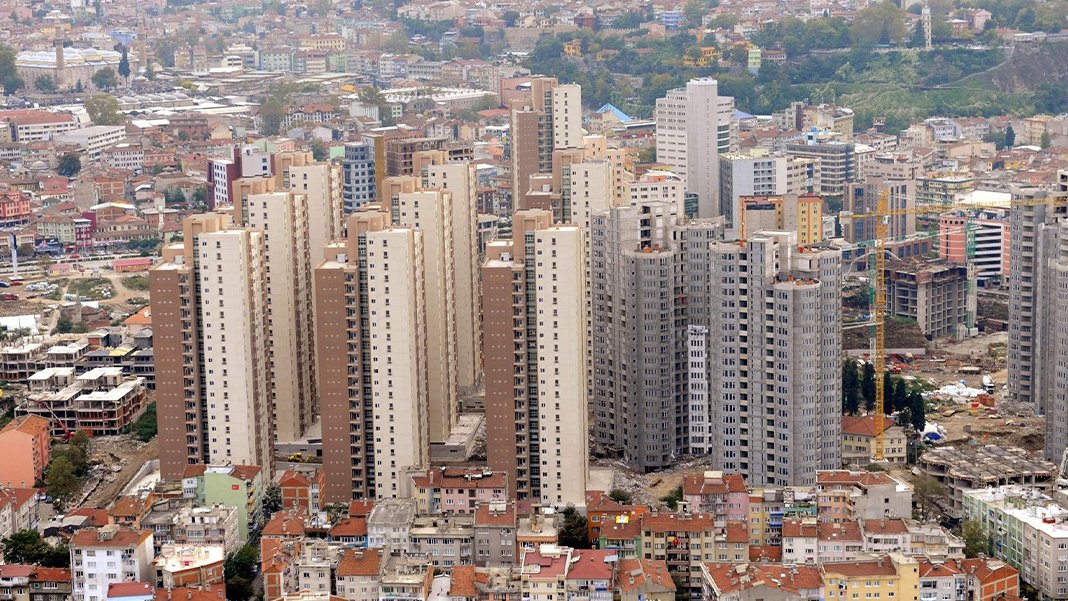 Konut yatırımında yeni rota oluşturuluyor: Maraş depremleri ve EYT'liler listeyi değiştirdi