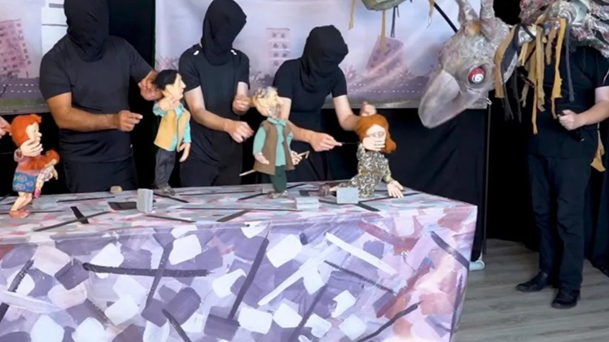 Deprem bölgesinde çocuklara izletilen 'Kukla' oyunu tepki topladı! Bakanlık harekete geçti
