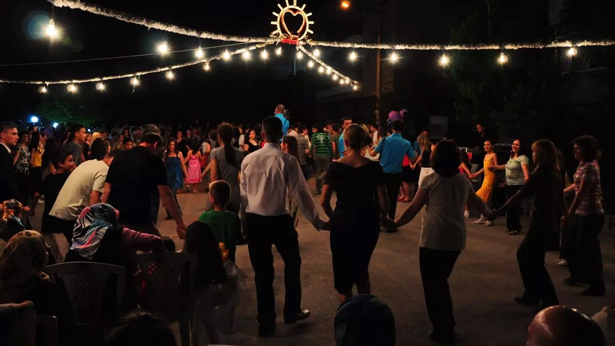 Muhtardan 'düğün' yasağı: Kadın ve erkek beraber eğlenemez