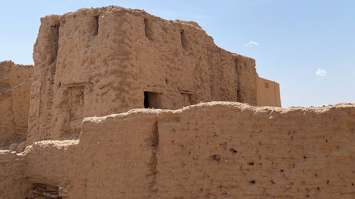 Yemen'in tarihi kerpiç evleri doğal güzelliğiyle ziyaretçileri mest ...