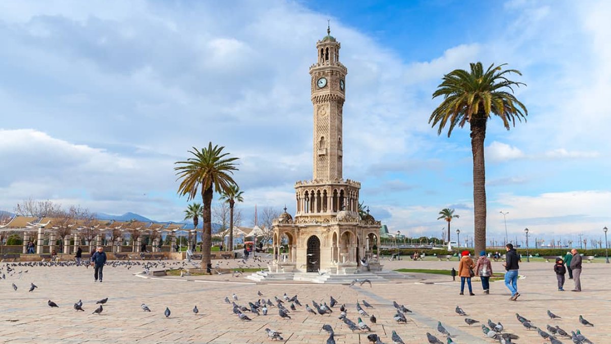 İzmir Gezilecek Yerler: Eşsiz Güzellikleri Keşfedin