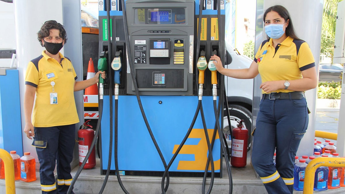 Bu rakamın üzerine çıkamaz deniyordu: Benzin fiyatı o sınırı geçti! Dev zam gece yarısından itibaren pompaya yansıdı