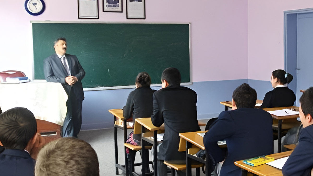 Tayin bekleyen öğretmenlere sevindiren haber! MEB, tarih vererek duyurdu