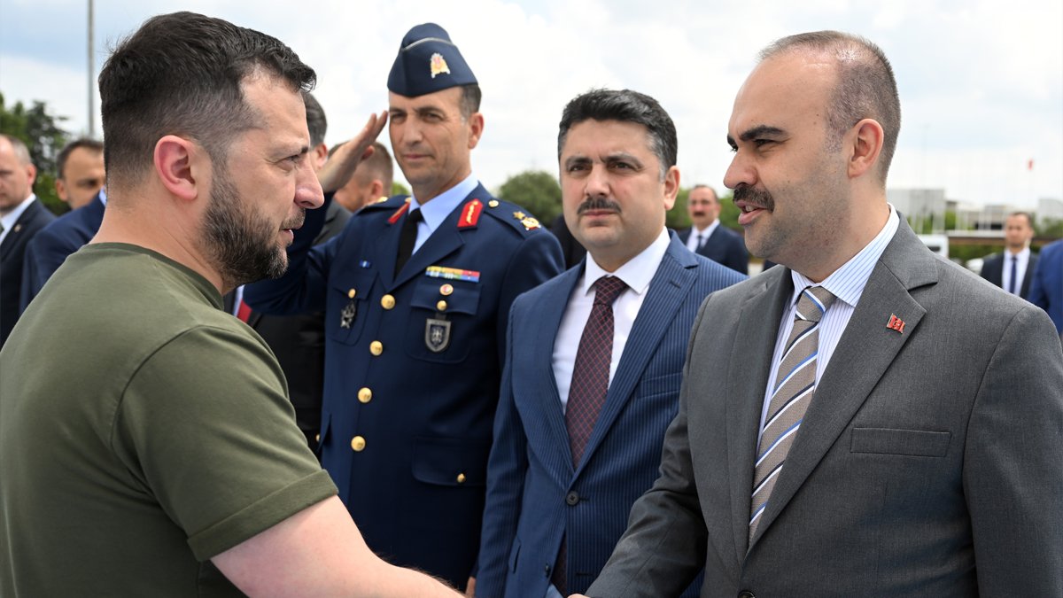 Ukrayna lideri Zelenskiy Türkiye'den ayrıldı
