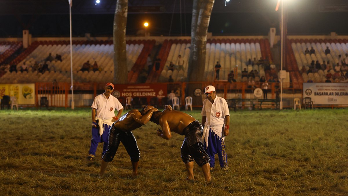 Kırkpınar'da bir ilk: Pehlivanların güreşi 2,5 saat sürdü