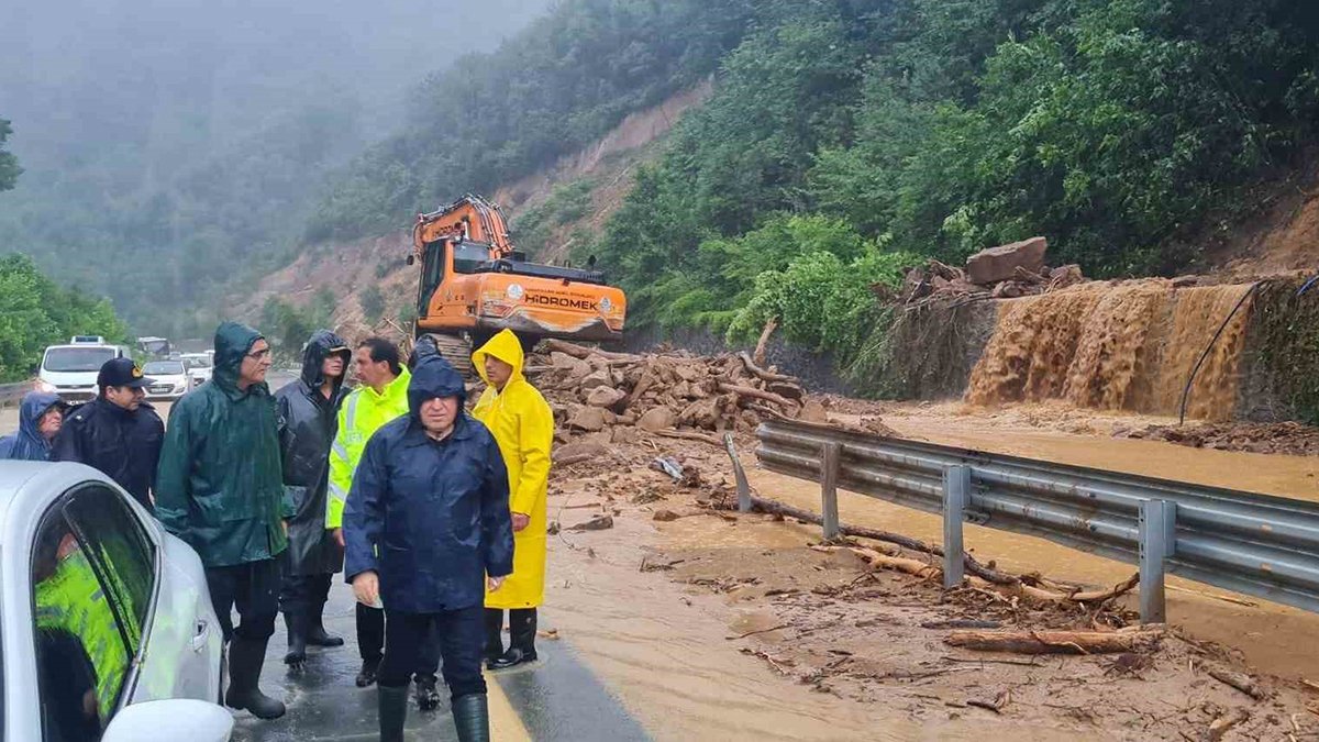Zonguldak-Ereğli karayolu çift yönlü olarak trafiğe kapatıldı