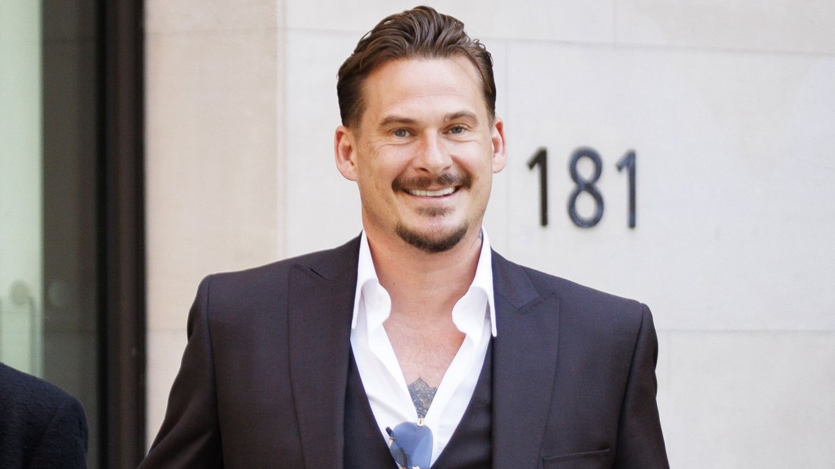 Şarkıcı Lee Ryan THY uçağında olay çıkardı