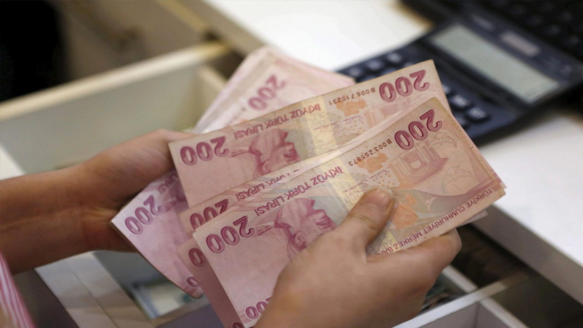 t-rk-liras-nda-dev-ad-m-500-tl-ve-1000-tl-lik-banknotlar-o-tarihte