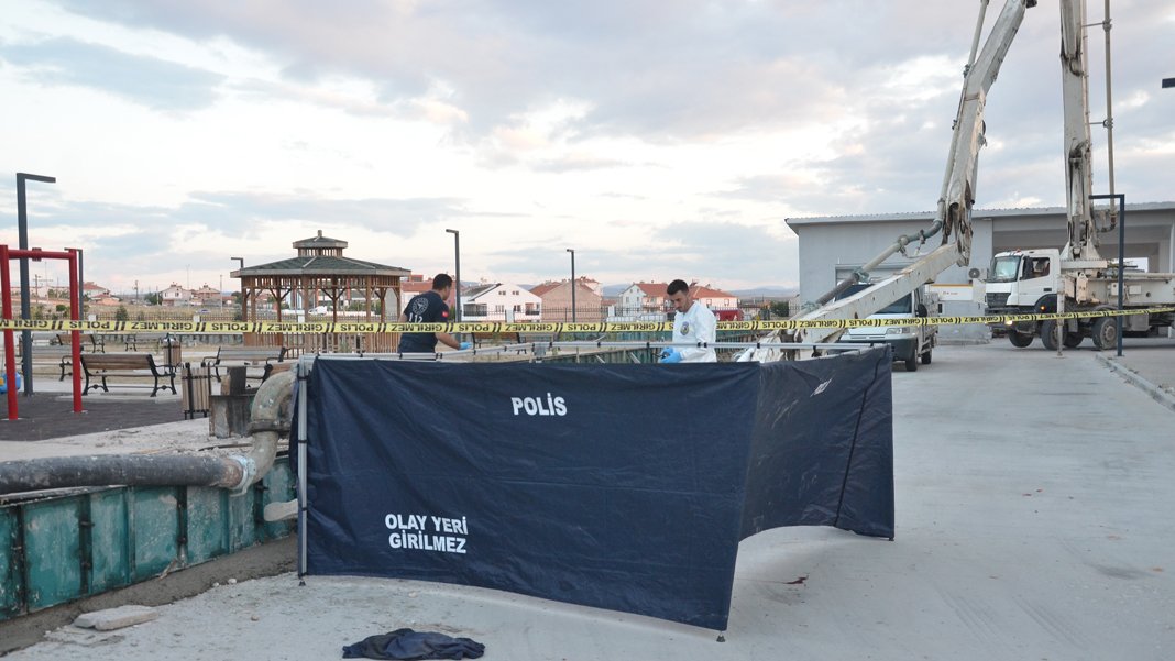 Beton pompasının kırılan kolu 3 işçinin üzerine düştü: Bir çocuk hayatını kaybetti