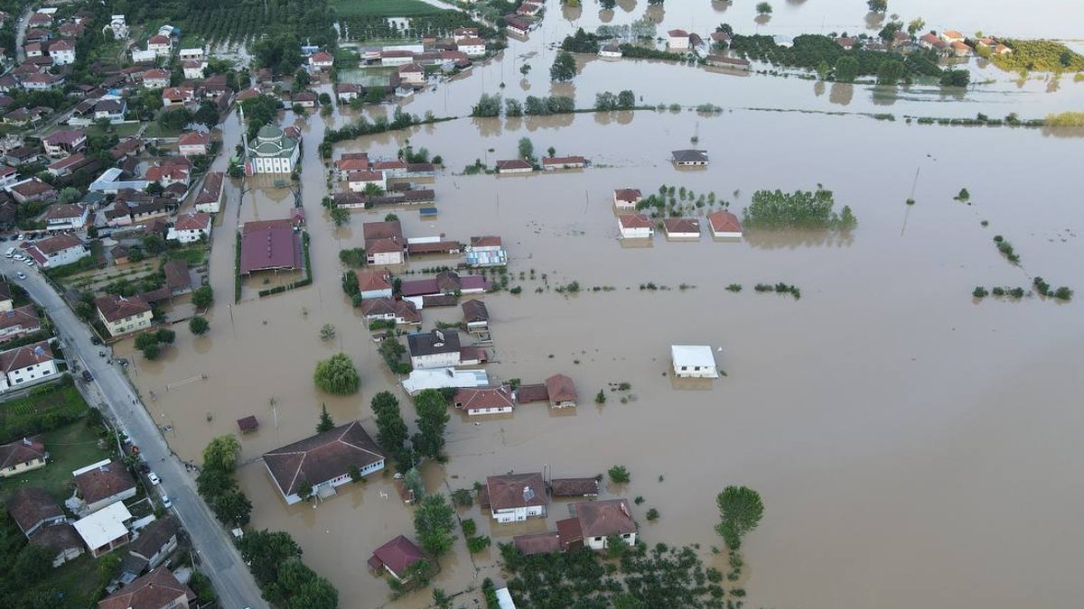 Sel ve heyelan Karadeniz'in peşini bırakmayacak