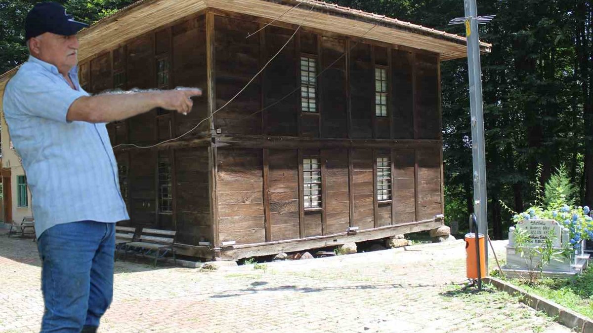 Bir hafta önce başladı... Mahalleli korku içinde: Binaların içinden ses geliyor, mezarlar oynuyor