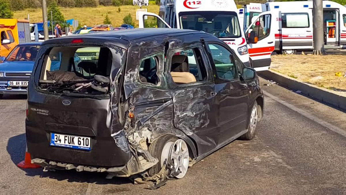 İşçileri taşıyan midibüs kaza yaptı: 1 ölü, 35 yaralı
