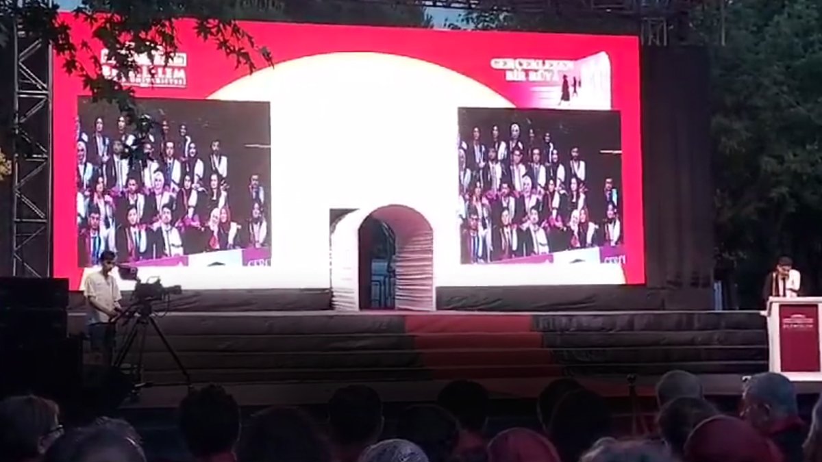 Bezmialem Üniversitesi'ndeki 'kötü yönetim'i dönem birincisinin konuşması ortaya çıkardı