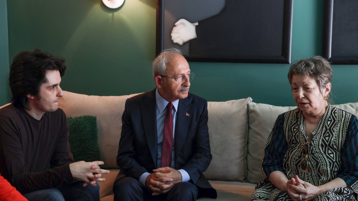 Kılıçdaroğlu'ndan Özkan Uğur'un ailesine başsağlığı ziyareti