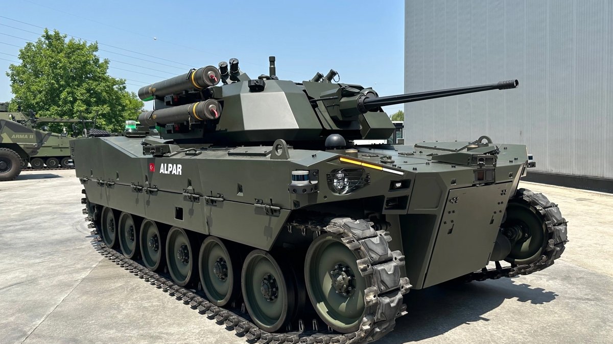 İnsansız Kara Aracı 'ALPAR' ilk kez görücüye çıktı: 6 farklı görev donanımına uygun