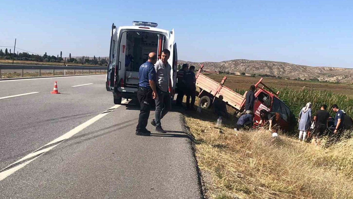 Tarlada dehşet! Kamyoneti üzerlerine sürdü: 1 ölü, 5 yaralı
