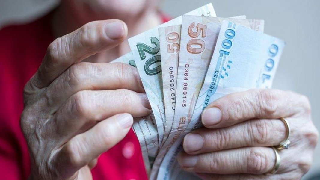 Bahçeli'nin çağrısına rağmen seyyanen zam yapılmamıştı: Hangi emekli ne kadar maaş alacak?