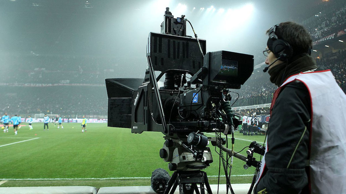 Futbolseverlere müjde: Bu hafta 10 lig maçı şifresiz yayınlanacak! İşte canlı yayın maç programı