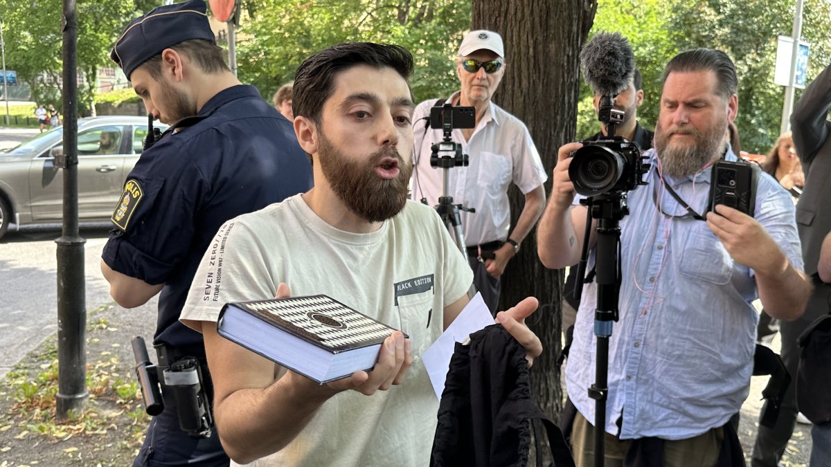 İsveç’te ‘kutsala saygı’ mesajı: İncil ve Tevrat'ı yakmadı