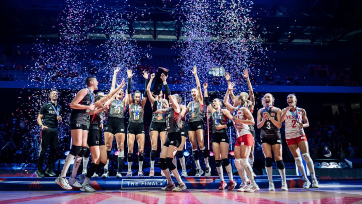 Filenin Sultanları şampiyonluğu 'Erik dalı' türküsüyle kutladı