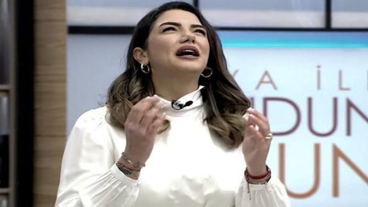 Fulya Öztürk Umre ziyaretinde, başörtülü fotoğrafını aylaştı: Rabbim nasip etti