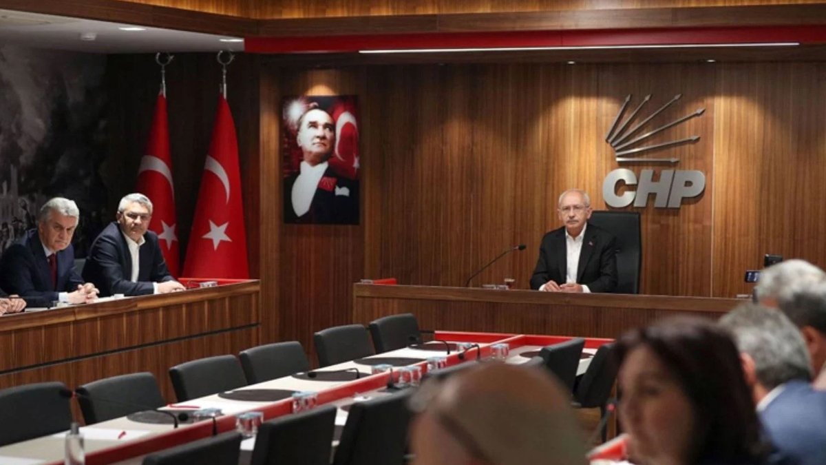 CHP MYK toplantısı sona erdi: Özal ve Günaydın katılım sağlamadı