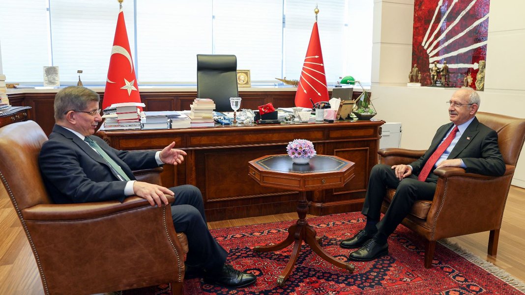 Ahmet Davutoğlu, Kemal Kılıçdaroğlu’nu ziyaret etti
