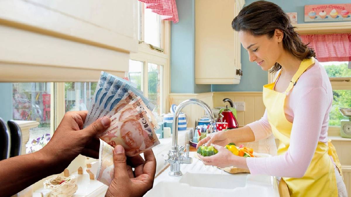 Cumburbaşkanı Erdoğan duyurdu: Ev kadınlarına 3.700 lira para verilecek! O şartı sağlamak yeterli