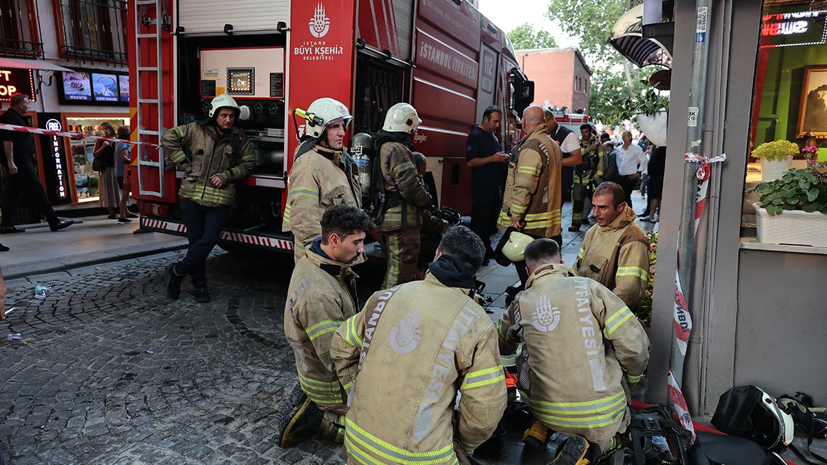 Sultanahmet'te otel yangını