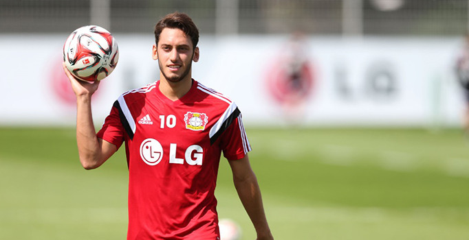 Bayer Leverkusenli Hakan Çalhanoğlu satılığa mı çıkarılıyor?