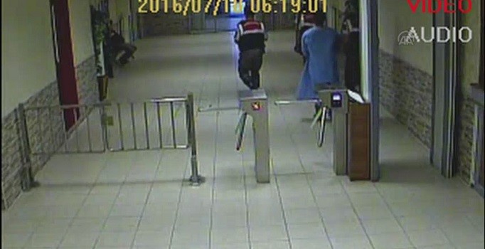 İşte FETÖ'nün hava kuvvetleri imamı Adil Öksüz'ün adliyedeki görüntüleri - Son dakika haberleri