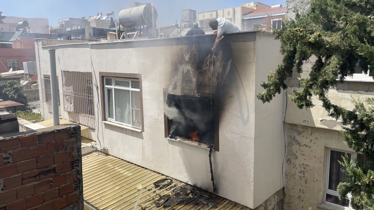 Kilis'te korkutan yangın! İtfaiye eri dumandan etkilendi