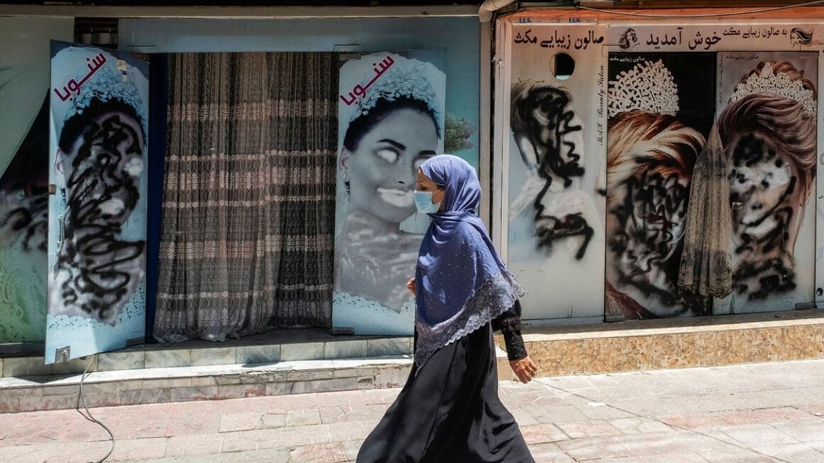 Taliban kadınları kıskacına aldı: Artık sadece işsizlik ve ayrımcılık konuşuluyor