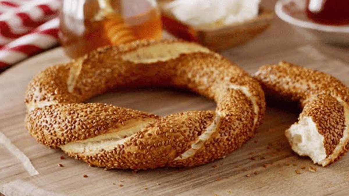 Yarım simitle evinizi pırıl pırıl yapın! Çıkan kire inanamayacaksınız, süpürge makinasına bin basar