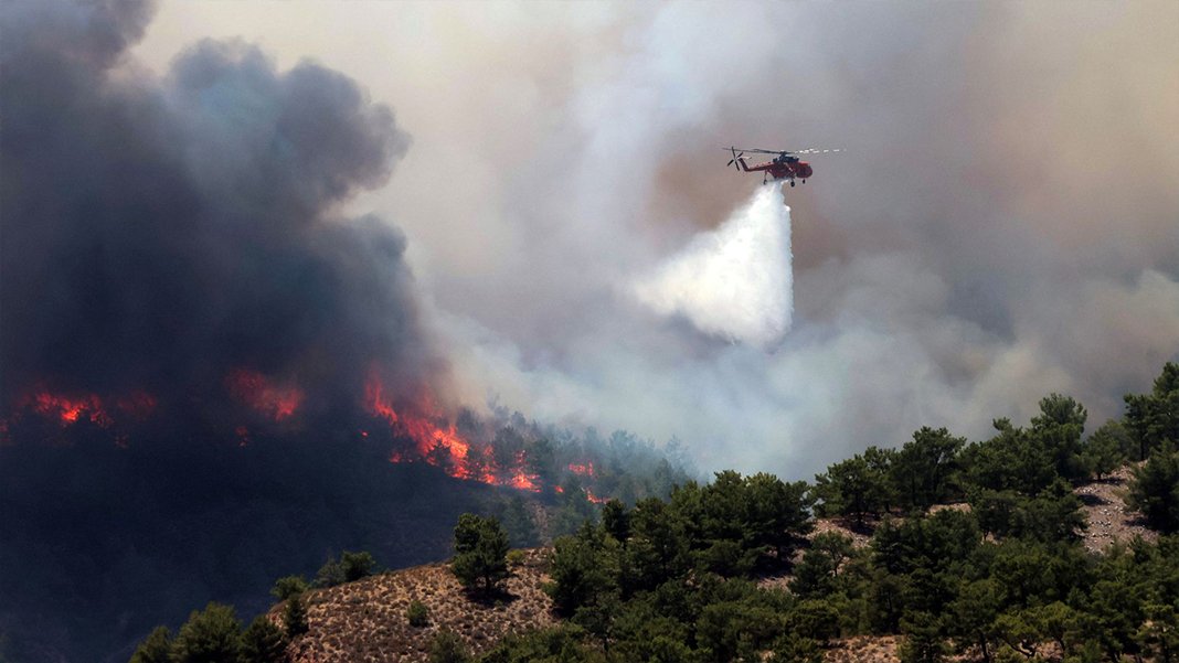 Rodos'ta yangın dinmiyor: OHAL ilan edildi